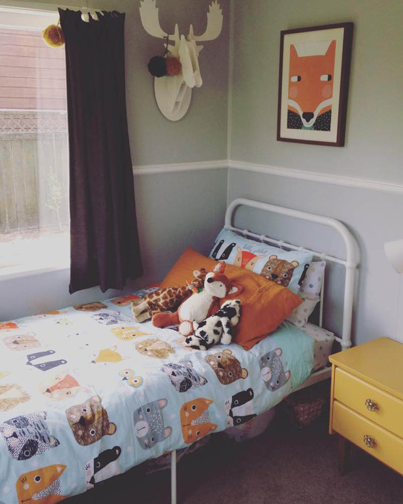 A room with a fox theme